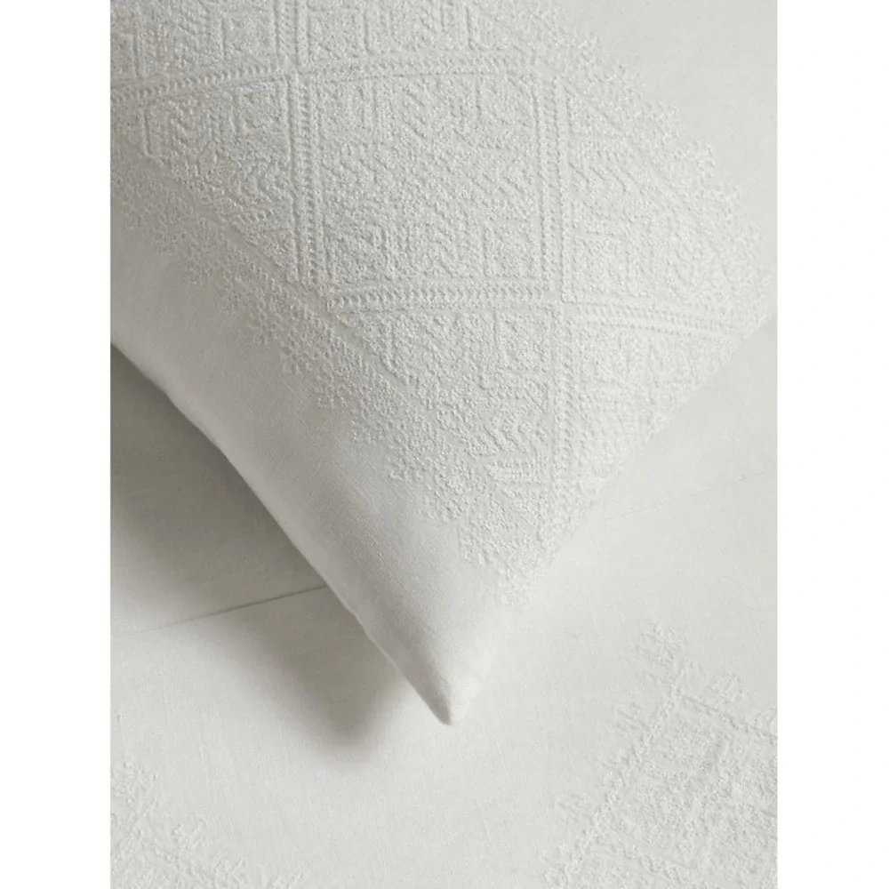Banana Republic Home Heirloom Embroidery King Pillow Shams,‎ White 2 Piece NEW